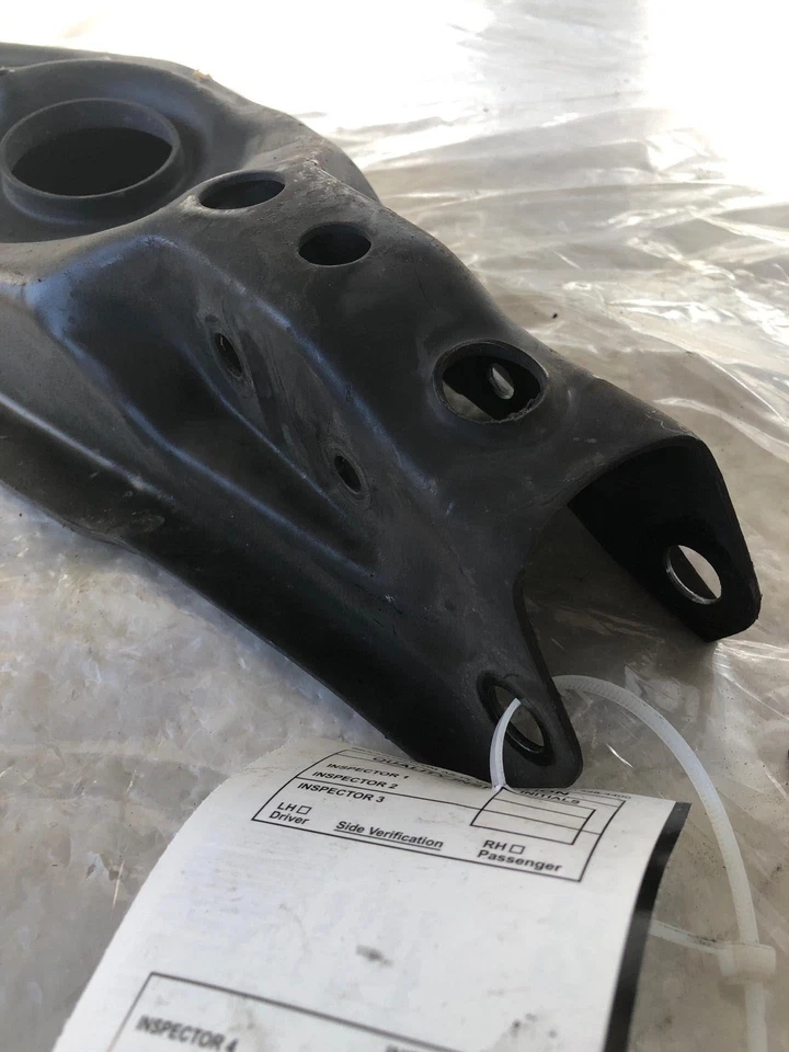 1994 - 2007 MERCEDES BENZ C-CLASS C230 Rear Lower Control Arm Passenger Right RH - Image 2 of 4