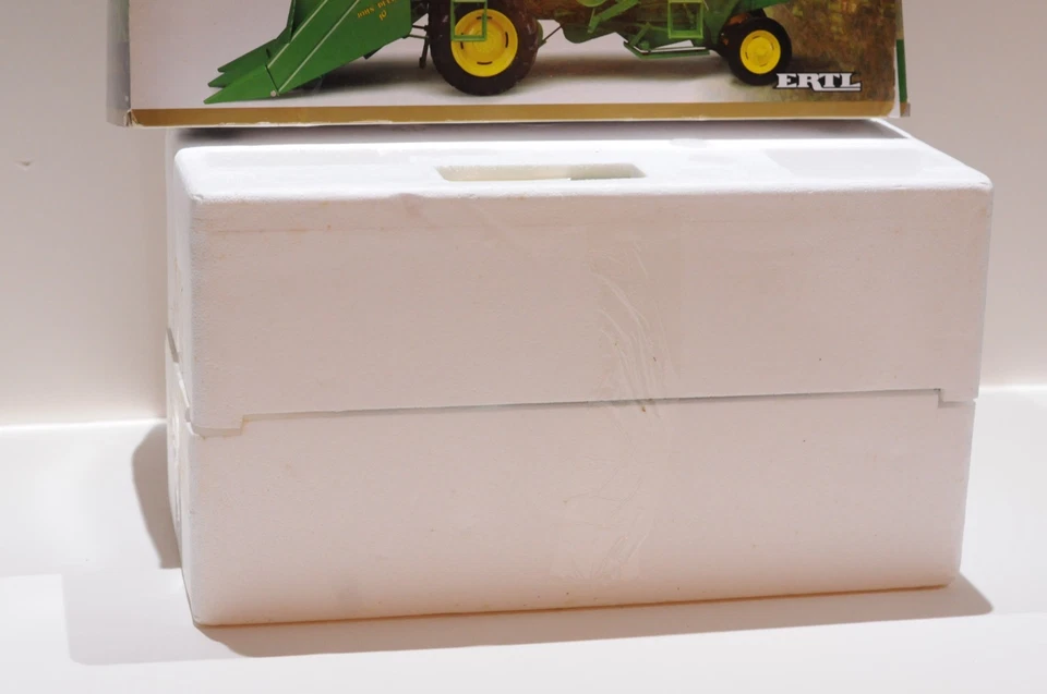 ERTL PRESTIGE COLLECTION JOHN DEERE 45 COMBINE 1:16 SCALE 15195 NEW - Image 2 of 4