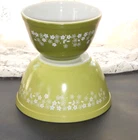 VINTAGE PYREX SPRING BLOSSOM CRAZY DAISY 2 pc BOWL SET~#401,402