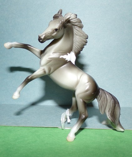 BREYER STABLEMATE REARING MUSTANG GREY PAINT SERIES 2 NEW W/BACKER BOARD 2023