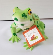 FANCIFUL FROGS - TOAD-ALLY LUCKY FROG FIGURINE green WESTLAND GIFTWARE clover