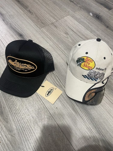 Chapeaux Supreme et Bass Pro Hat