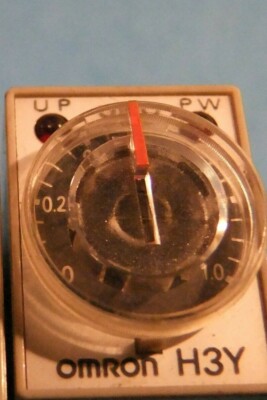 OMRON H3Y-2 200VAC 5A 0-1s Timer (Japan)