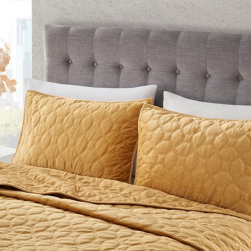Gracie Mills Gayle 3-Piece Casual Geometric Velvet Quilt Set - Picture 46 of 49