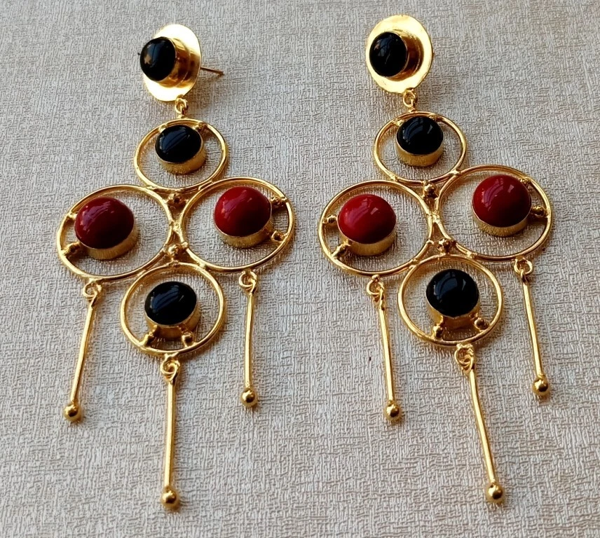 Boucles D'oreilles Vintage Années 70/80 - Métal Doré Avec 3 Rectangles Rouge En Chute - Occasion