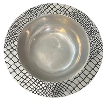 Wilton Armtale Alligater Serving Bowl  10.5” Diameter