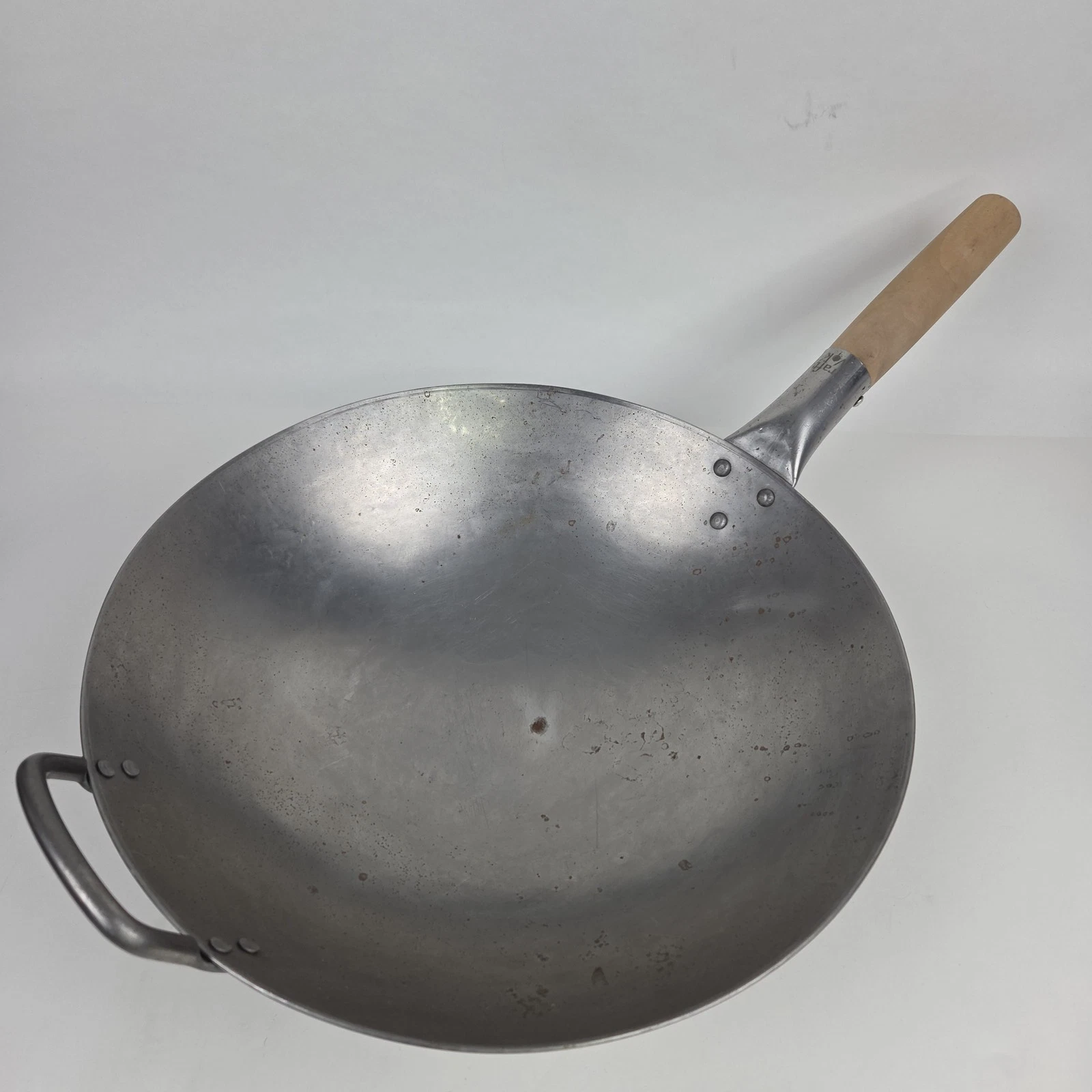 Craft Wok 14" Hand Hammered Carbon Steel Wok Round Bottom with Helper Handle
Opens in a new window o
