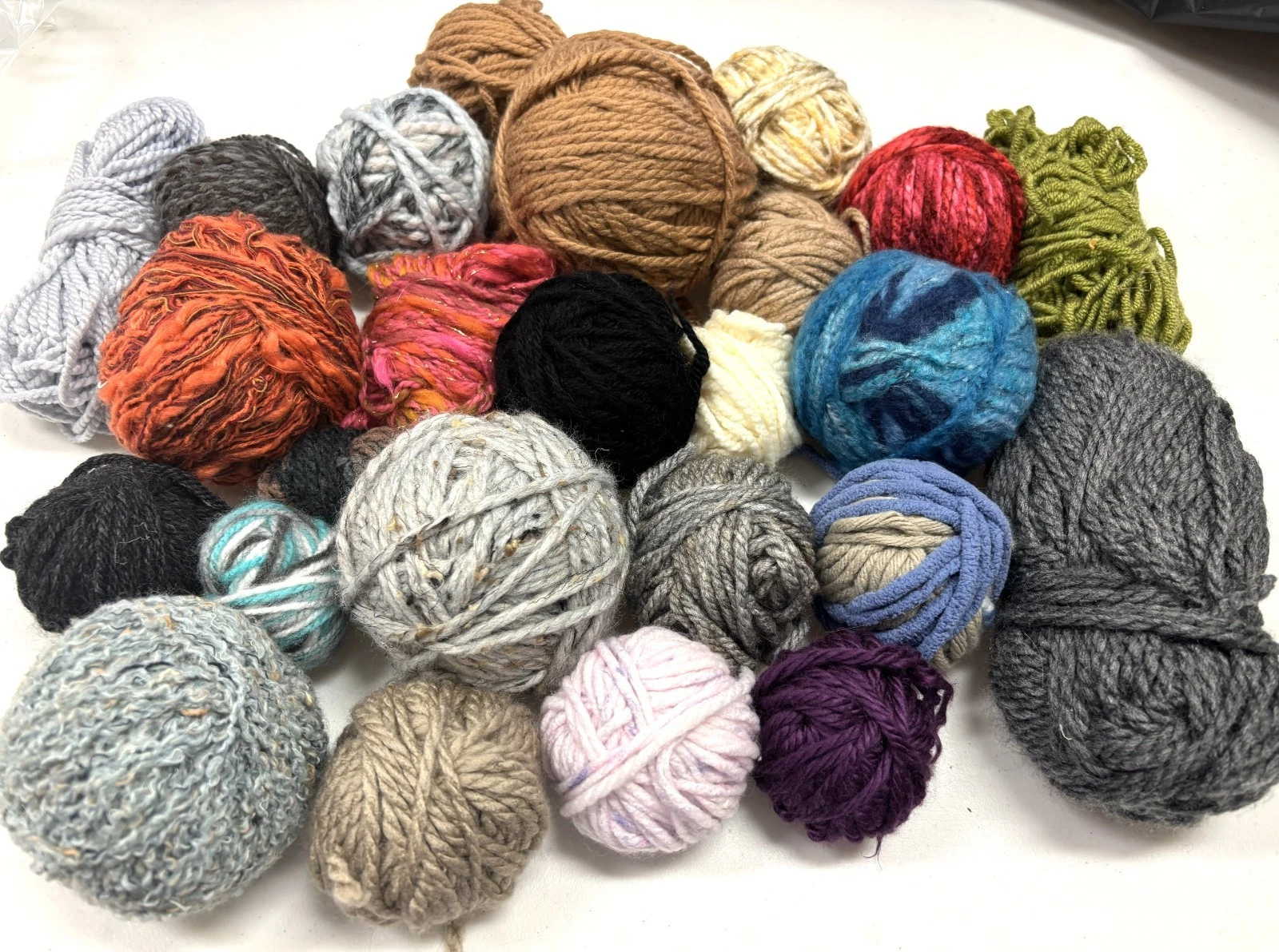 Destash 26 Balls Of Bulky Yarn Mostly Acrylic Over 2 Pounds Nice Colors - product detail image 1