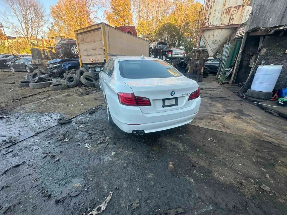 Conjunto motor = 3,0 L, 24 válvulas DOHC, 240 HP = BMW 528i 11 Foto 2 de 4