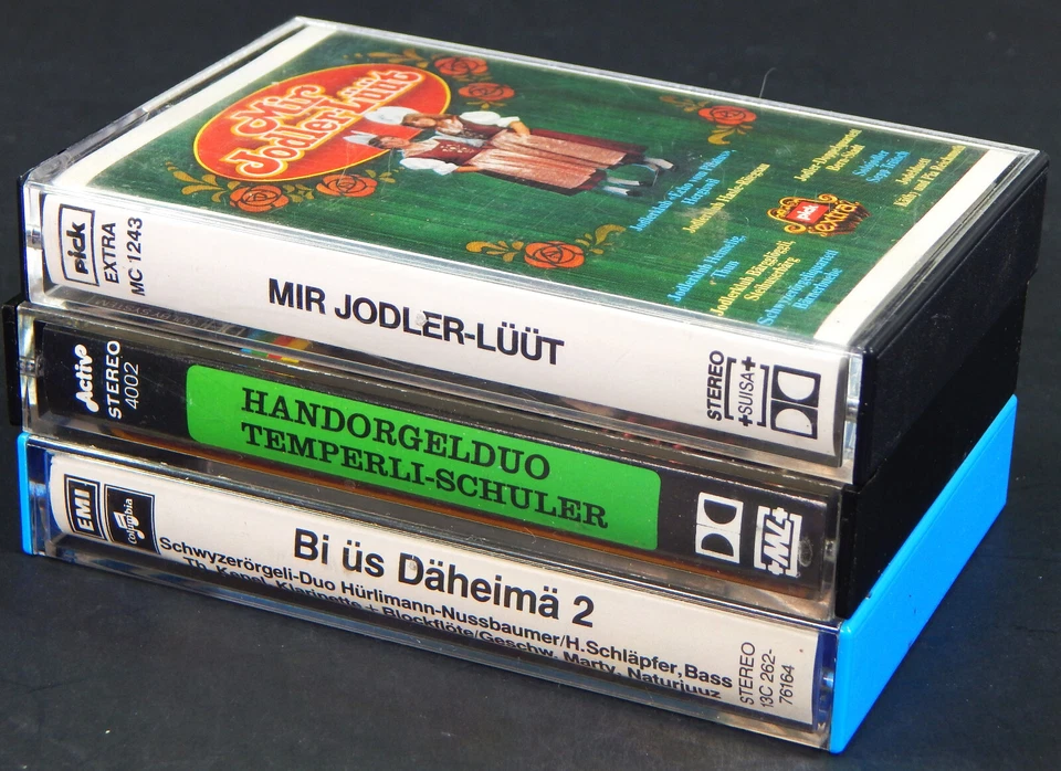 LOT OF 3 SWISS FOLKLORE MUSIC CASSETTE TAPES 1980s MIR JODLER-LUUT BI US DAHEIMA Foto 2 de 4