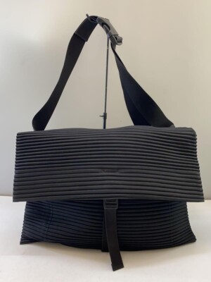 Issey Miyake Homme Plisse Pleats Flat Messenger Bag Black | eBay Issey Miyake Homme Plisse Pleats Flat Messenger Bag Black | eBay