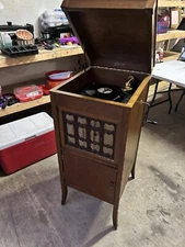 Edison Disc Phonograph Model H-19