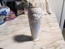 7.5" Lenox Floral Rose Flower Bud Vase!~~QUALITY ITEM!!