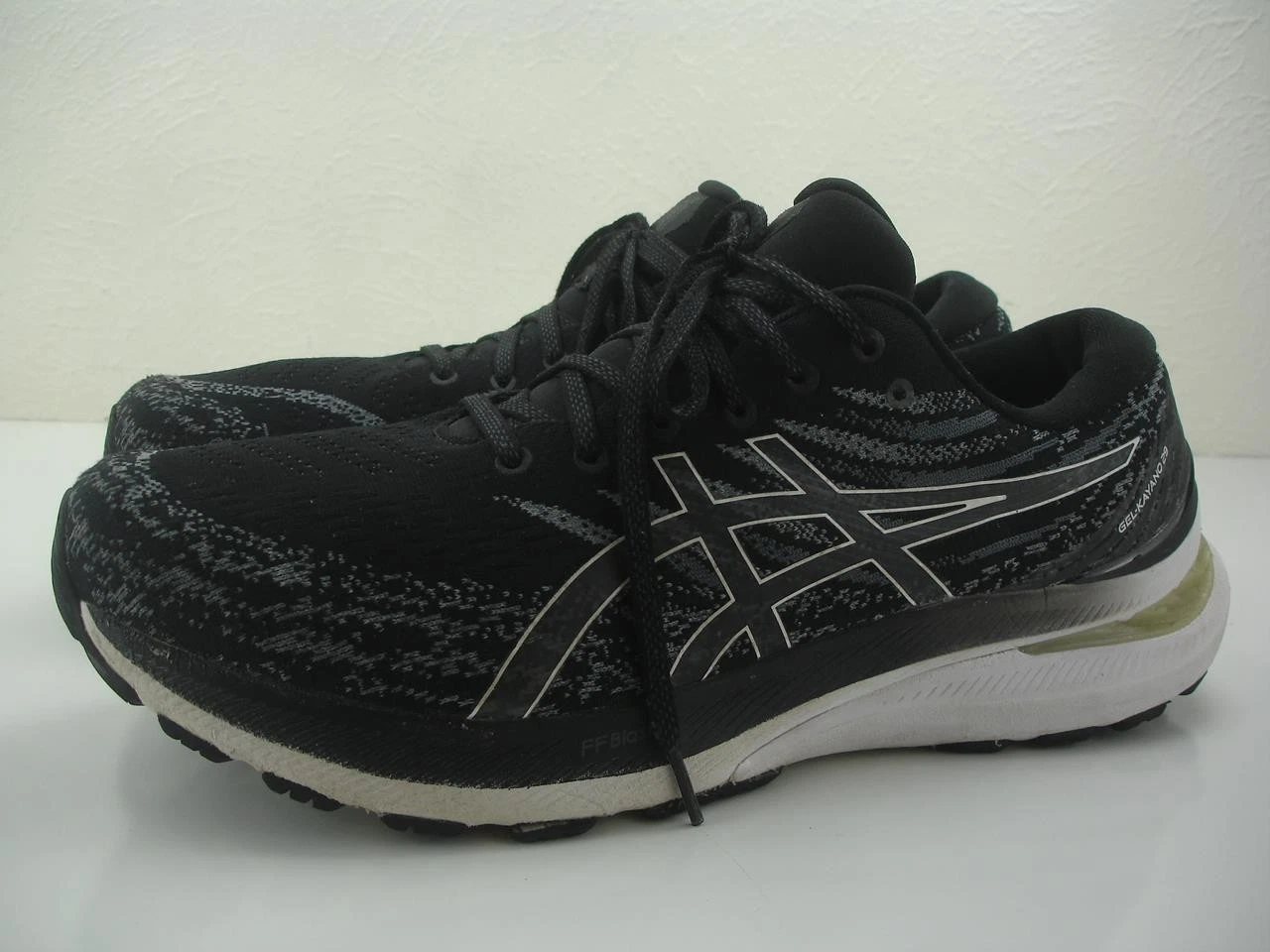 Scarpe da corsa uomo 12 5 M ASICS Gel Kayano 29 1011B440 nero bianco sneaker strada