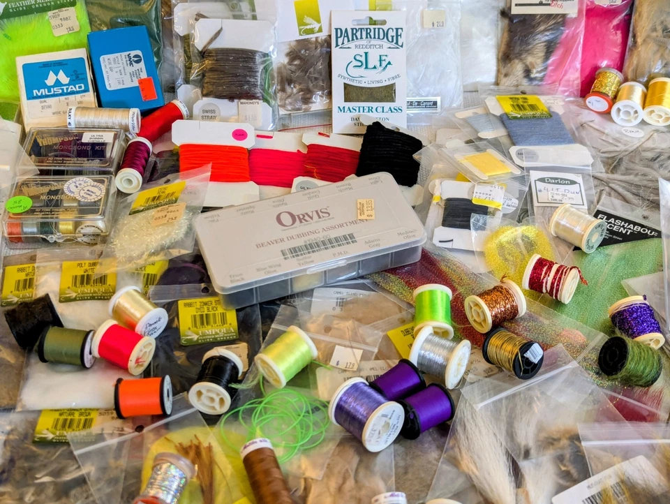Винтажный Fly-Tying Лот: Hackles, Marabou, Dubbing, Мех, Вспышка, Перья, Нити Б/У - Изображение 3 из 4