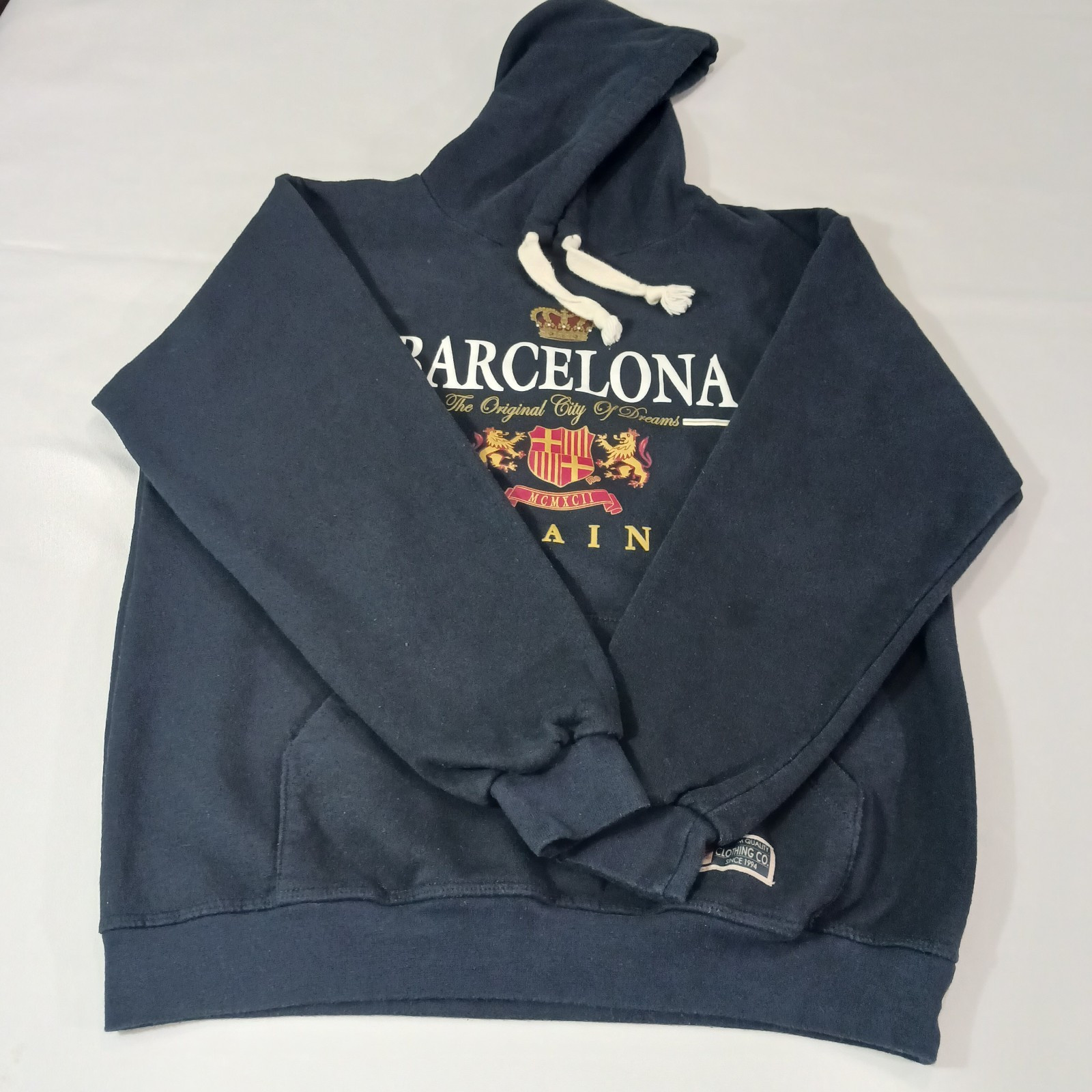 Barcelona Spain Men's Black Hoodie Pullover Sweatshirt Measured Chest 42"