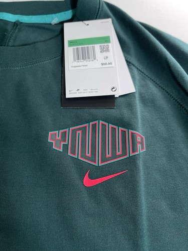 T-shirt Nike uomo Liverpool FC vestibilità ampia non cammini mai da solo verde XL nuova $50 - Foto 6 di 10