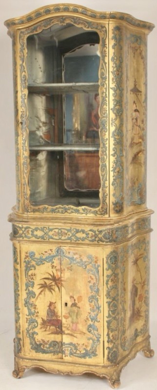Italian Venetian Chinoiserie Lacquered and Gilt Vitrine Cabinet. Circa 1880-1900