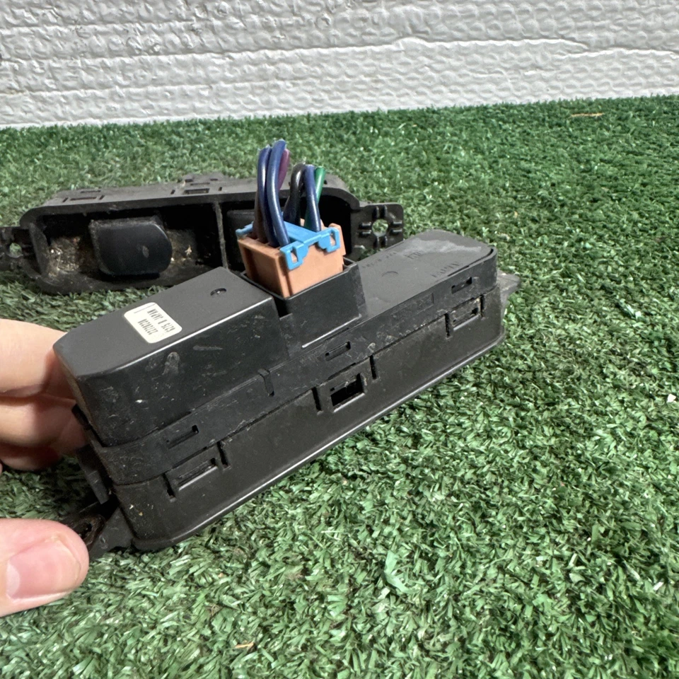 2002 2007 Saturn Vue Power Window Master Switch Door Window Button MT86#039 - Image 4 of 4