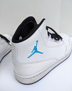 nike jordan executive white