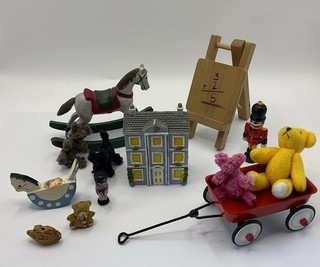 Dolls House Toys (WHIT/118)
