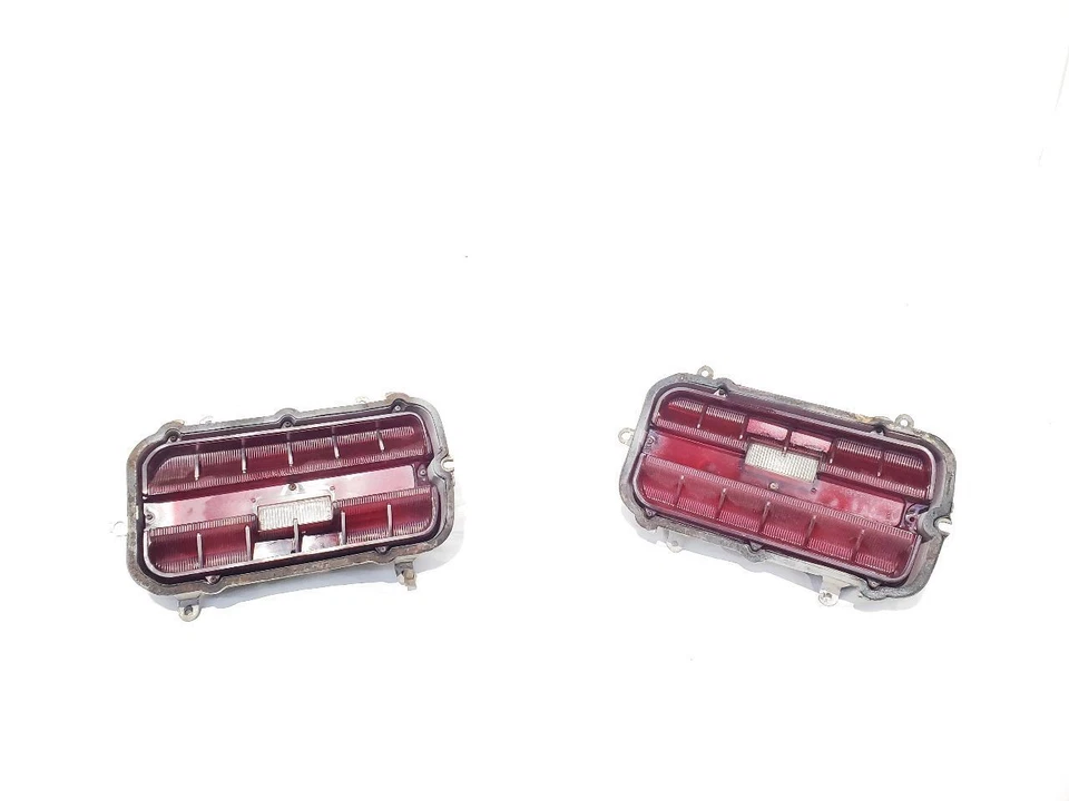 Buick Lesabre 1966 OEM parachoques trasero completo con luces cromadas Foto 3 de 4