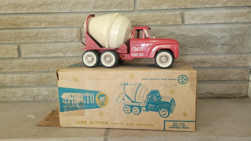 VINTAGE 50/60'S PRESSED STEEL STRUCTO READY MIX CEMENT TRUCK WITH BOX - Image 2 of 4
