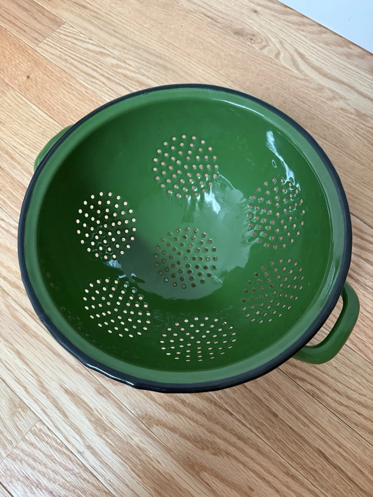 Vintage 1950-1960s MCM Steel Green Enamel Colander With Handles and Legs 9”