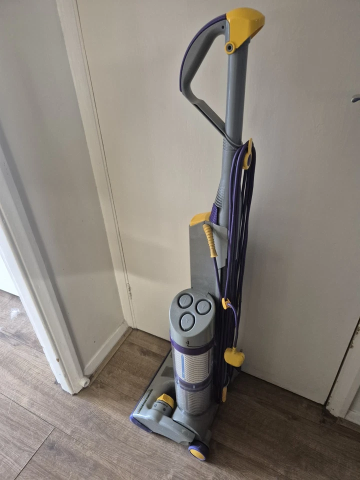 *** Dyson DC03 Upright Vacuum Cleaner / Low Suction / Turns on and Runs Ok *** - Image 2 of 4