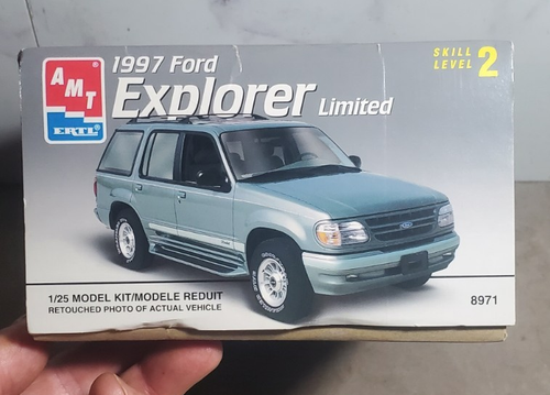 AMT ERTL 1997 Ford Explorer Limited 1:25 Plastic Model Kit #8971 New Open Box - Picture 2 of 6