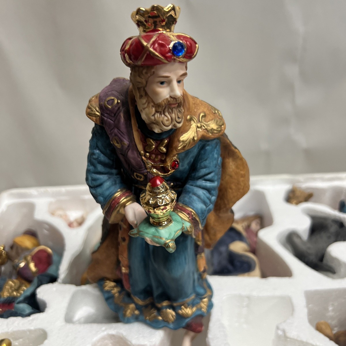 KIRKLAND - 13 Piece Porcelain Hand Painted NATIVITY SET w/ Gold
