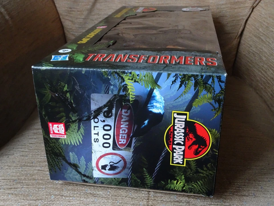 Hasbro Jurassic Park X Transformers 2021 Tyrannocon Rex Autobot JP93 unopened - Image 3 of 4