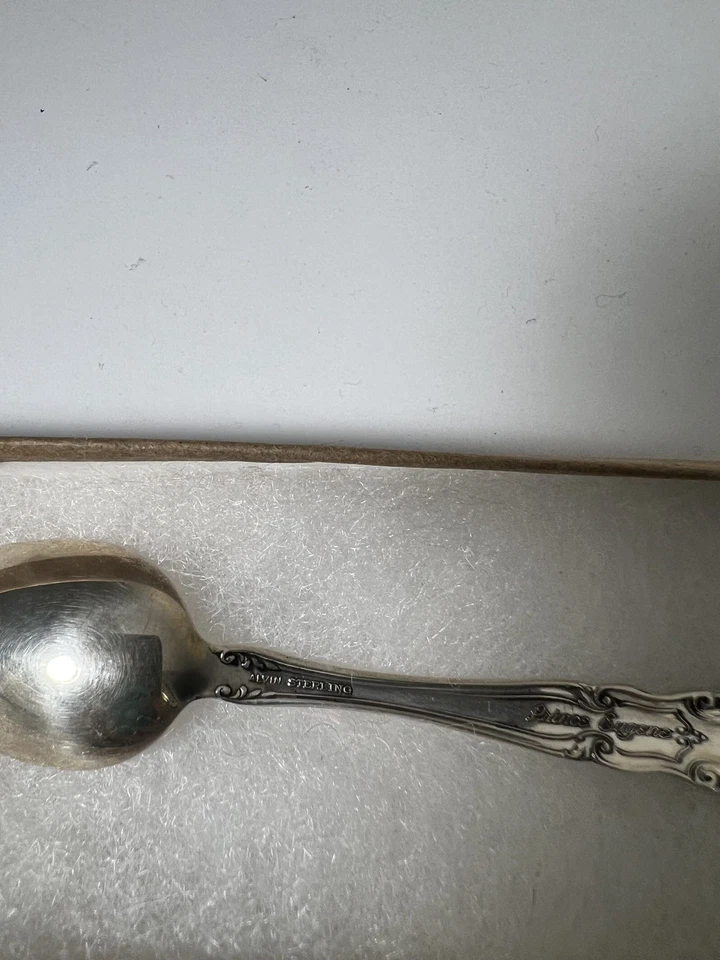 Cuchara de alimentación infantil Prince Eugene de Alvin de plata esterlina  Foto 3 de 4