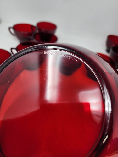 Set of Arcoroc Ruby Red Glass 12 Coffee Tea Cups & 1 Serving Bowl Made in France - Picture 7 of 8