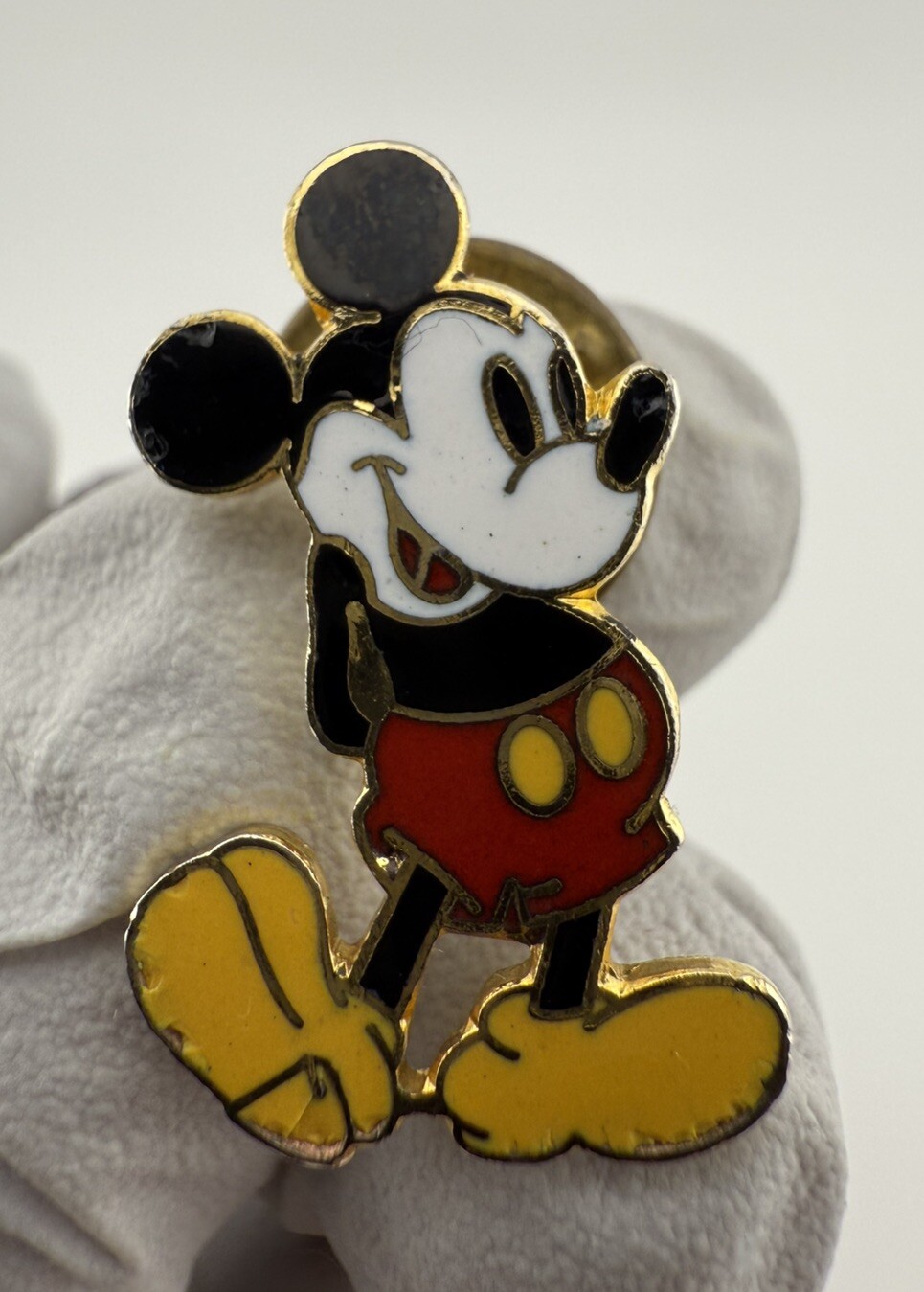 Disney Classic Mickey Mouse w/ Hands Behind Back Gold Tone Enamel Pin. DAMAGED