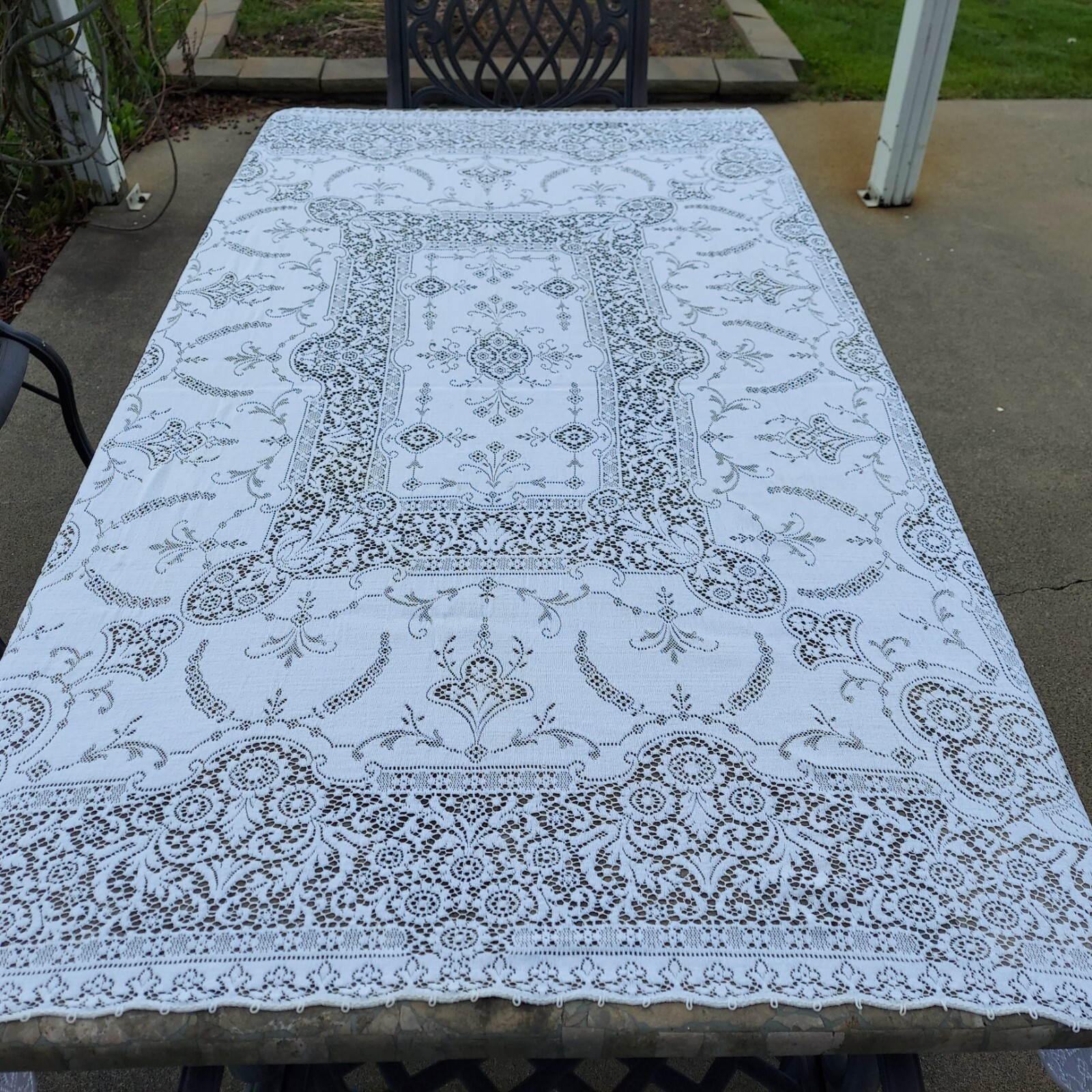 Vintage QUAKER DINNER CLOTH Tablecloth Ivory Lace 5420 Floral Cottage