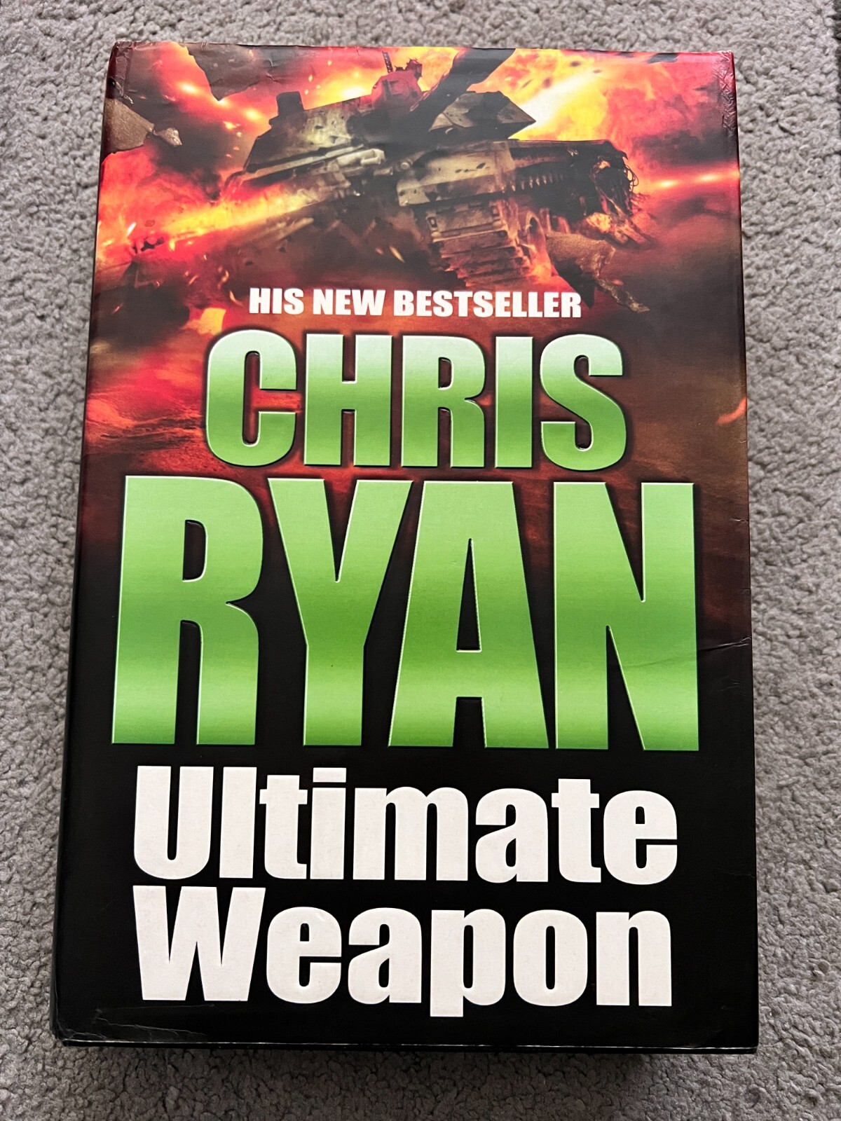 ULTIMATE WEAPON by CHRIS RYAN - signed by the author (SB2294)