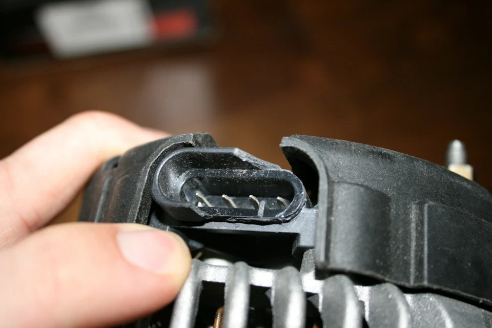 Alternador compatible con GMC Sierra 1500 Yukon XL 2500 REMY 1999-2005 21798 Foto 4 de 4