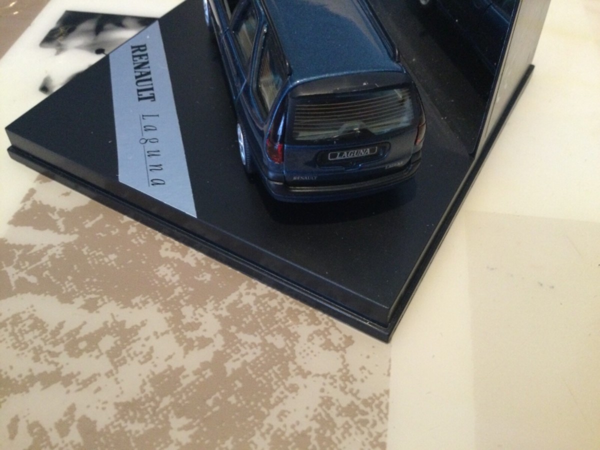 OTTO 1:18 Renault Laguna BTCC 1997 A.Menu #2 OT375