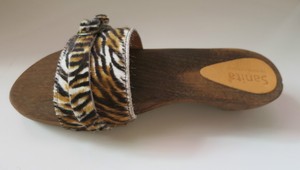 tiger wood sandals