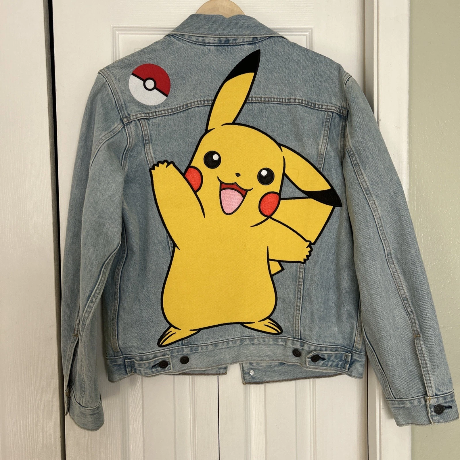 Levi's x Pokemon 25th Anniversary Pikachu Trucker Jacket Men’s Size Small - product detail image 2