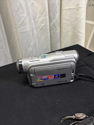 Samsung Digital-Camcorder 20x Digial Zoom 900x Model # SCD107