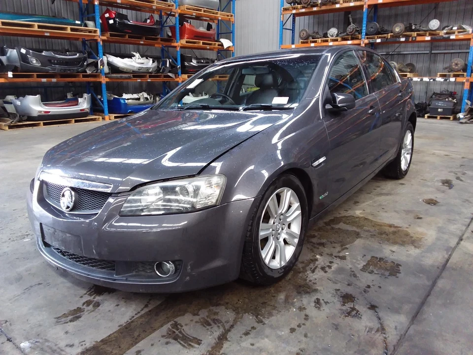 HOLDEN COMMODORE BONNET VE, BONNET MOULD, 08/06-05/13 2009 - image 2 of 4