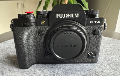 Fujifilm X-T4 Body schwarz OVP ca. 6.711 Auslösungen + SmallRig Griff
