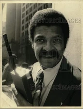 Press Photo Actor Portrays Man on Walkie Talkie - sap55558