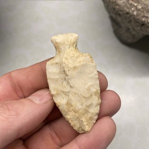 MLC s8223 2 1/4” Archaic Bottleneck Arrowhead Wisconsin Stone Artifact