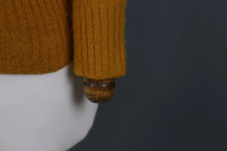 Suéter Pullover Burberry Amarillo Apretado Tejido Acanalado Cuello en V Talla PS Foto 4 de 4