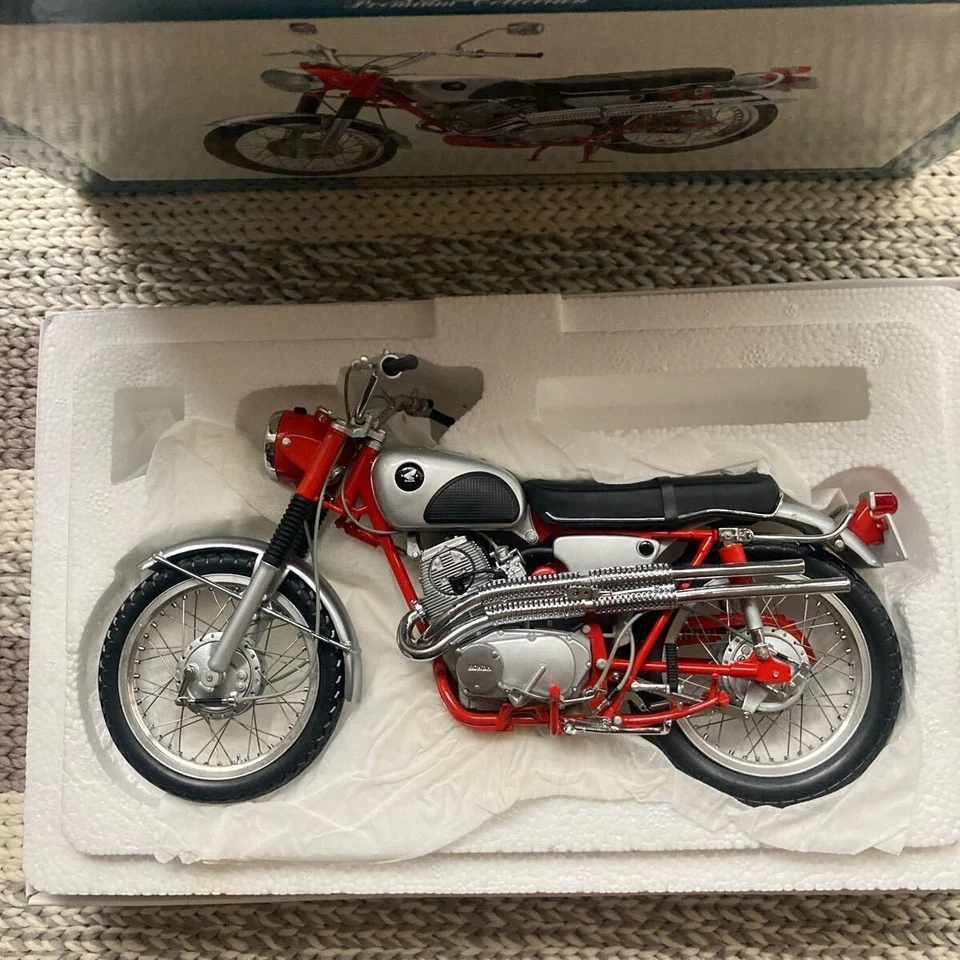 Nuova Ebbro Premium Collection Mmp 1/10 Honda CL72 1962 Red 10011 Japan - Immagine 3 di 4