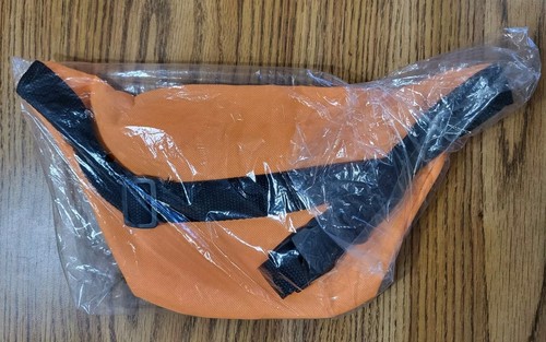 San Francisco Giants June 2,2018 SGA Fanny Pack by Coca Cola Brand New - Picture 2 of 2