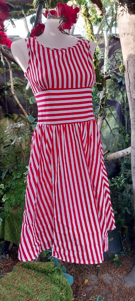 Vestido de verano a rayas favorecedor y adorable de colección años 80. Ligero, Midi, Talla S Foto 2 de 4